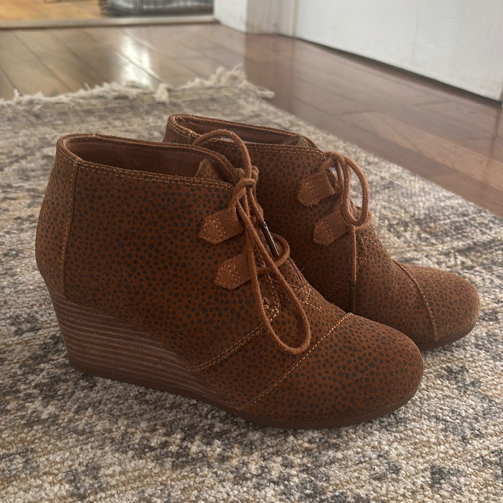 Toms size 7 wedge bootie